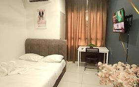 Hzb301-Selfcheck-In-Wi-Fi- Netflix- Parking- Pool-2 Bedroom- Klia, 7099