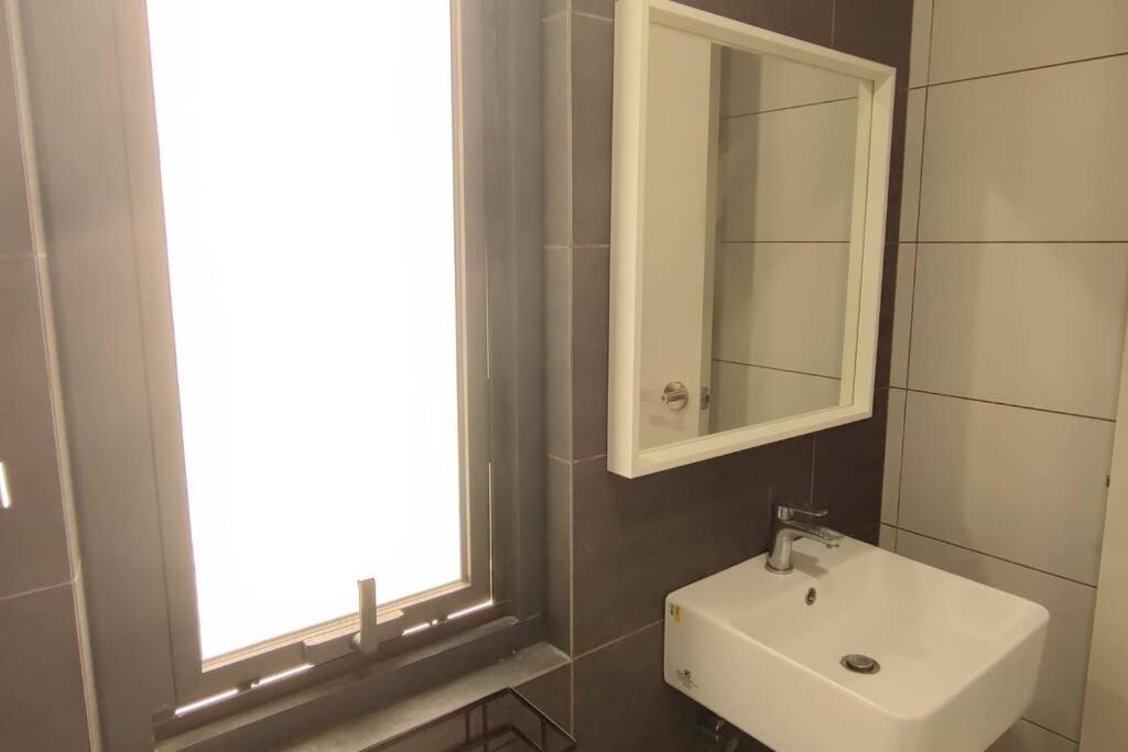 Hzb301-Selfcheck-In-Wi-Fi- Netflix- Parking- Pool-2 Bedroom- Klia, 7099 Sepang Luaran gambar